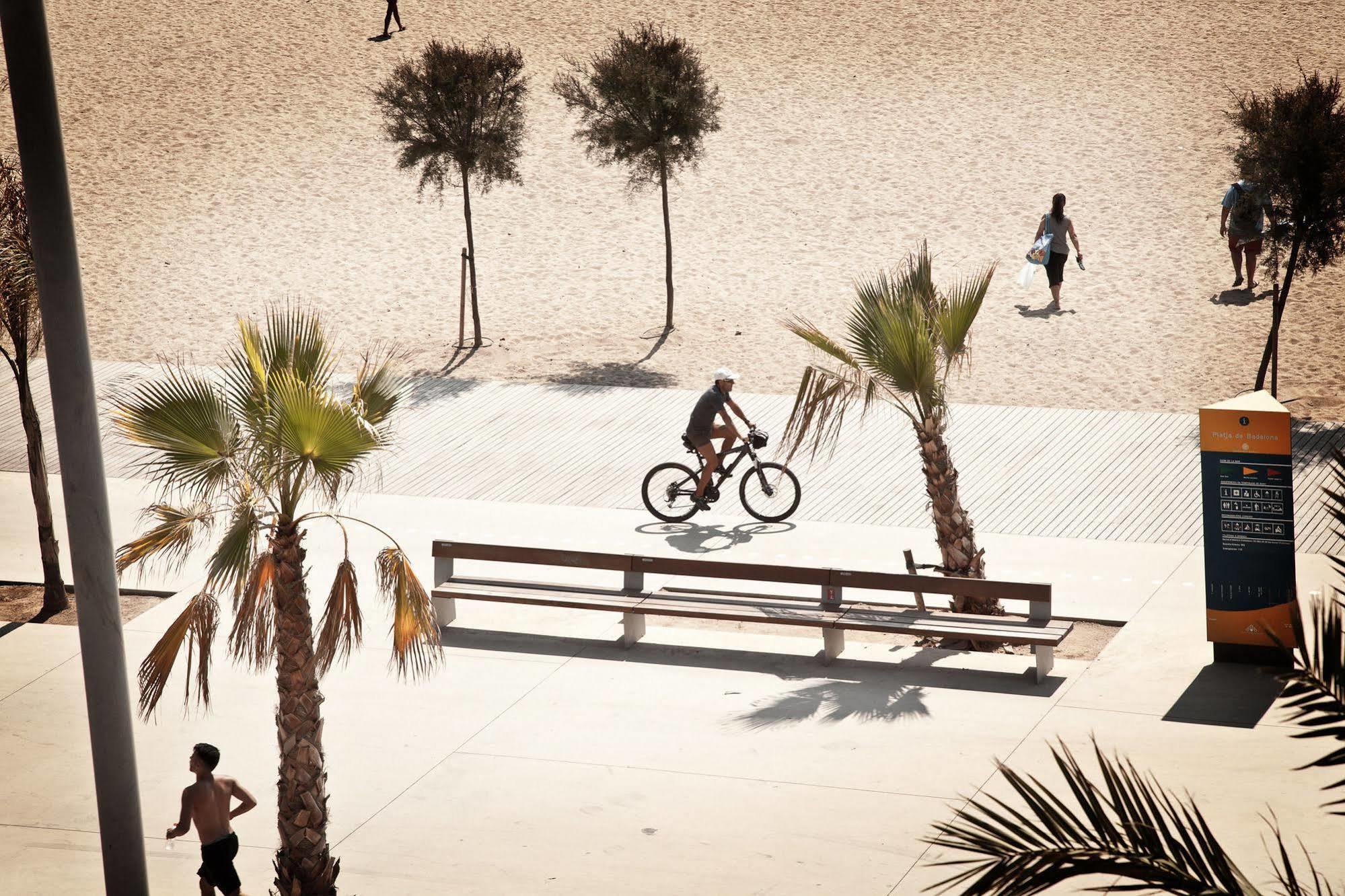 Alcam Badalona Playa Norte Екстериор снимка